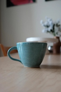 Taza de Cerámica Artesanal con Esmalte Reactivo Azul Cielo, Forma Redondeada, Asa de Fácil Agarre, Diseño con Bloqueo Térmico para el Hogar o Cafetería - Product Image 3