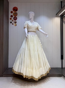 Jupe Lehenga traditionnelle indienne en coton pour femmes, bordure dorée, robe ethnique pour les festivals et les mariages - Product Image 4