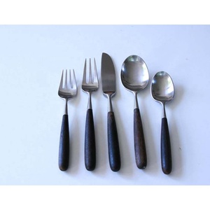 Ensemble de couverts vintage en acier inoxydable argenté avec design de poignée unique, de haute qualité, pour la maison et les mariages - Product Image 5