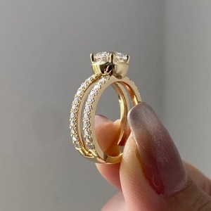 Élégante bague de fiançailles à double bande avec diamant de laboratoire rond de 2 carats, en or jaune 14 carats, bijoux de mariée pour femme - Product Image 4