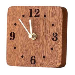 Petite horloge ronde en bois, cadran blanc, chiffres noirs, minimaliste, artistique, artisanale, contemporaine, pour la maison ou le bureau - Product Image 1