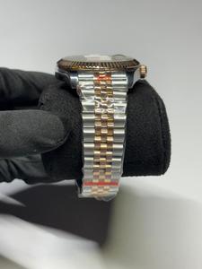 Elegante Reloj de Cuarzo Unisex de Acero Inoxidable con Esfera de Cristal y Visualización de Fecha, Caja Redonda de 41 mm, Correa de 20 mm, Cierre Oculto - Product Image 3