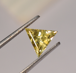 Zafiro Amarillo de Laboratorio, Corte Trillón, 16 mm, Gema Suelta, Corindón Genuino, Piedra Piramidal Creada en Laboratorio - Product Image 6