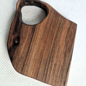 เขียงไม้วอลนัทปี 2026 ขนาด 7 นิ้ว ทำด้วยมือจากไม้เนื้อแข็งขนาดเล็ก สำหรับหั่นและเสิร์ฟในครัว พร้อมลายไม้ธรรมชาติ เหมาะสำหรับเป็นของขวัญ - Product Image 1