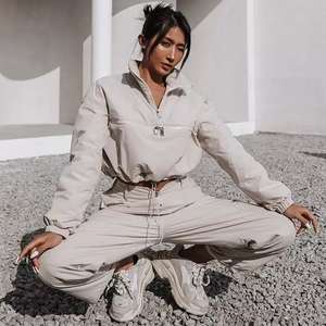 ชุดวินด์เบรกเกอร์ผู้หญิงโลโก้สั่งทำได้ ระบายอากาศได้ดี ชุด 2 ชิ้น ดีไซน์ทนทาน ทันสมัย คอฮู้ด ประดับคริสตัล สำหรับฤดูหนาว - Product Image 3