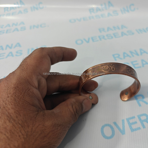 Bracelet magnétique en cuivre antique gravé Om pour la thérapie magnétique, la protection des articulations et l'augmentation de l'énergie positive - Product Image 4