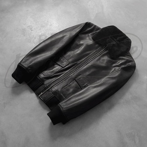 Chaqueta Bomber Urbana de Cuero Negro para Hombre con Forro en Contraste, Capucha Integrada, Chaqueta Exterior de Piel de Oveja Genuina al por Mayor con Cierre - Product Image 2