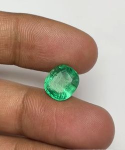 พลอยมรกตแซมเบียทรงคุชชั่นสีเขียวเข้มธรรมชาติ เกรดสูง สำหรับทำเครื่องประดับและสะสม - Product Image 3