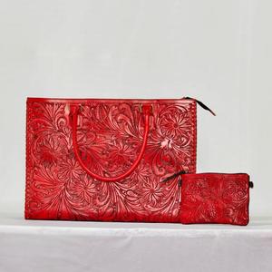 Sac fourre-tout en cuir véritable rouge avec embossage floral, design élégant, fermeture à fermoir, utilisation quotidienne, toutes saisons - Product Image 5