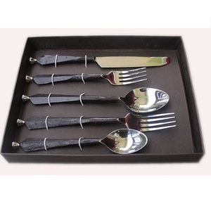 Ensemble de couverts de luxe 5 pièces en acier inoxydable forgé et poli pour hôtels, maisons, mariages – Cuillère, fourchette, couteau à glace - Product Image 2