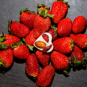 Vente en gros de chocolat composé blanc OEM avec saveur de yaourt à la fraise, noix et fruits secs assortis - Product Image 3