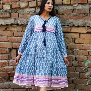 Mini robe maxi d'été en coton Steal Blues, encolure en V avec pompon, mini robe de bohème pour femmes, nouvel arrivage - Product Image 1