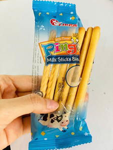 Biscuits en forme de doigt au lait, certifiés Halal, cuits à la pâte de blé, enrobés d'un glaçage sucré, en sachet. - Product Image 2