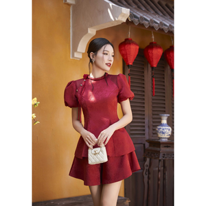 Ensemble élégant deux pièces pour femme, débardeur court et short décontracté, doublure en soie, rouge, coupe ajustée au-dessus du genou, ROSA - Product Image 3