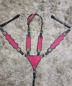 Harnais de selle en cuir rose vif style gladiateur western avec collier de poitrine et têtière pour cheval, durable, prêt à être expédié - Product Image 3