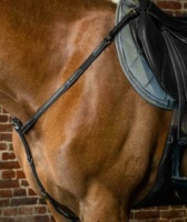 Plastron de cheval en cuir surélevé carré de qualité supérieure Durable longues bandes élastiques mousquetons selle boucles en laiton cheval Durable