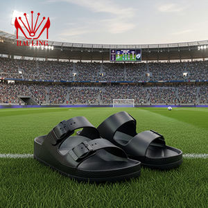 Nouvelles tongs en EVA au design personnalisé, reflétant l'énergie de la saison de football, pour la vente en gros directe d'usine mondiale de produits de football. - Product Image 3