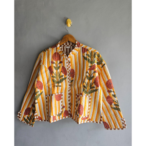 Chaqueta acolchada Kantha de algodón indio para mujer, abrigo acolchado con patchwork floral, con bolsillos, cuello en V, ropa de invierno, regalo para ella - Product Image 1