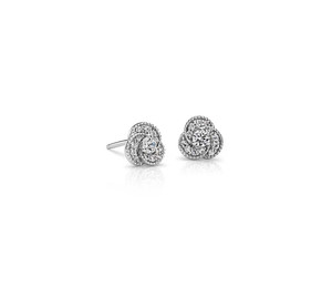 Boucles d'oreilles en or 18 carats avec nœud d'amour et diamants de laboratoire, design Milgrain - Product Image 1