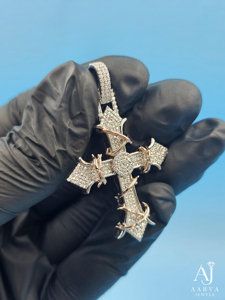Pendentif Croix en Argent 925 et Moissanite, Sertissage Griffe Glacée, Bijou Charmant pour Cadeau de Fête - Product Image 5