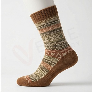 Chaussettes pour hommes en laine et nylon tricotées jacquard à motif géométrique, style régulier, pour l'hiver et le quotidien - Product Image 3