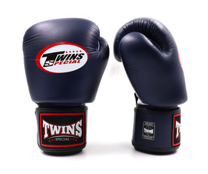 Nouveau modèle de gants de boxe Twins en cuir véritable avec sangle réglable, logo personnalisé, équipement d'entraînement et de combat - Product Image 5