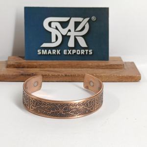 Bracelet manchette en cuivre gravé Arbre de Vie, fait main, motif nœud tribal, réglable, Kada, pour poignet, traditionnel, léger - Product Image 1