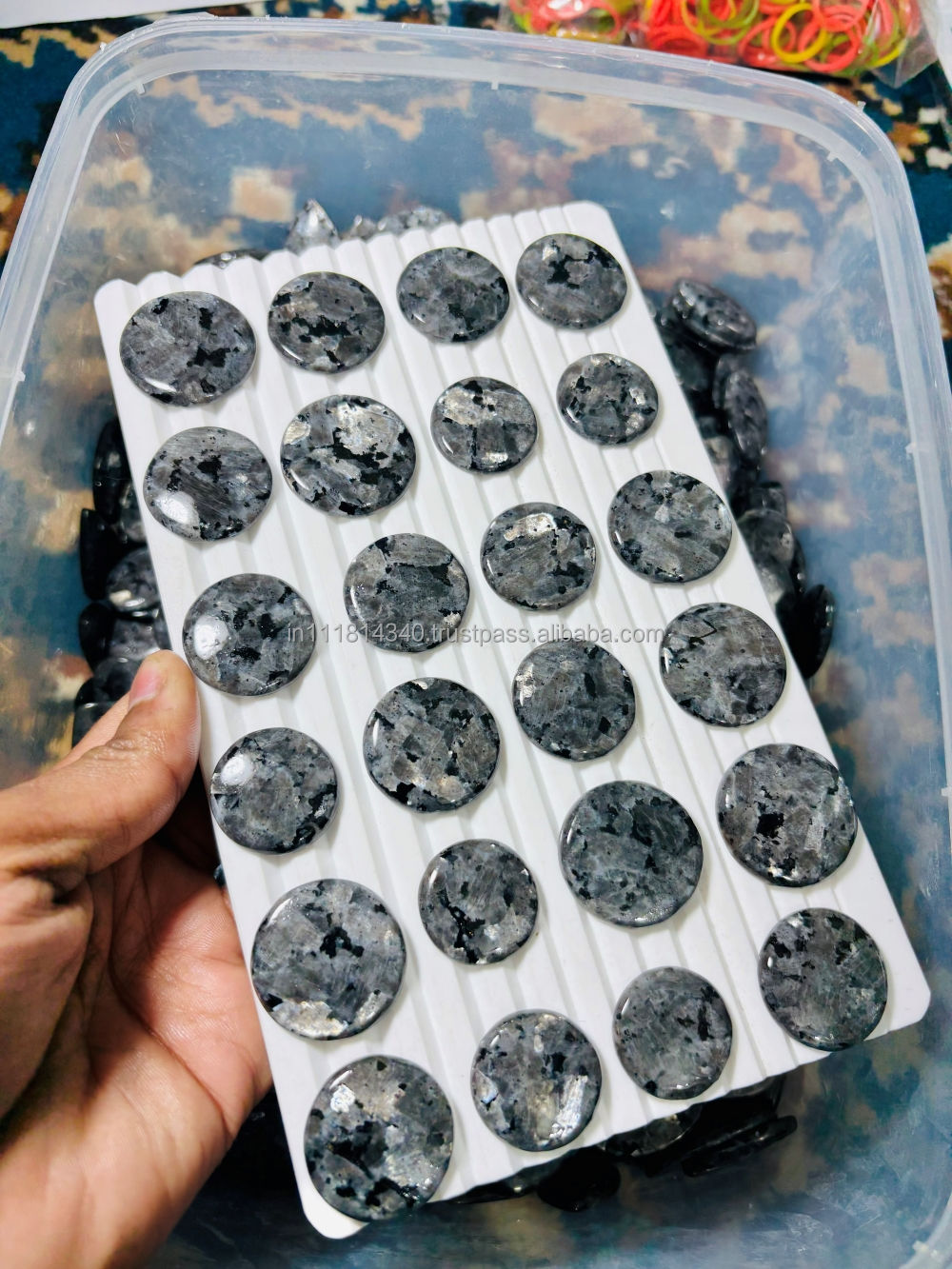 เช่นเดียวกับภาพ