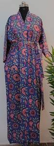 Kimono de algodón puro con estampado floral hecho a mano - ligero, cómodo y suave, ideal como ropa de dormir y para estar en casa. - Product Image 5