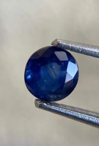 Zafiro azul natural suelto de 0.70 quilates y 5 mm, zafiro azul suelto de las minas de Ceilán, zafiro azul redondo de Sri Lanka. - Product Image 3