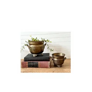 Maceta de Metal Antigua con Asas y Patas, Maceta de Latón Vintage para una Decoración Elegante del Hogar por Axiom - Product Image 1