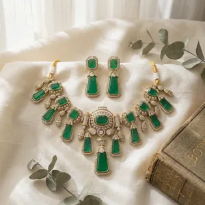 Ensemble de collier Kundan Polki vert de luxe avec boucles d'oreilles assorties, plaqué or, bijoux de mariage indiens traditionnels pour femmes - Product Image 4