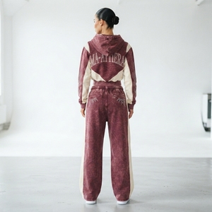 Conjunto de Sudadera Corta con Cremallera y Pantalones Anchos de Chándal Color Granate Crema con Lavado Ácido para Mujer, Venta al por Mayor OEM - Product Image 2
