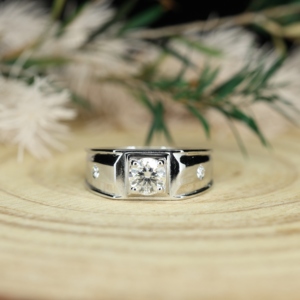 925 Sterling <b>Silver</b> Rhodium Plated <b>Men's</b> 1CT D Color VVS Moissanite Claw Setting <b>for</b> Certified Luxury Wedding Band Engagement - Product Image 1