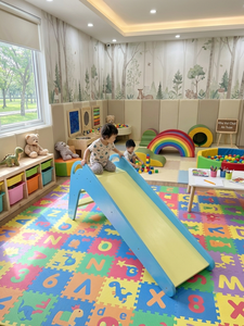 Juego de toboganes de madera multifuncionales para interiores para niños, disponible en varios colores e ideal para proyectos de parques infantiles al por mayor. - Product Image 6