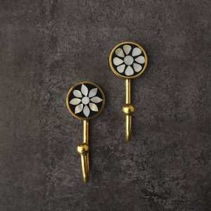 Porte-manteau mural Art Déco en marbre naturel éco-responsable, fabriqué à la main par TCE, accessoire mural haut de gamme pour la maison, l'hôtel et la vente au détail - Product Image 5