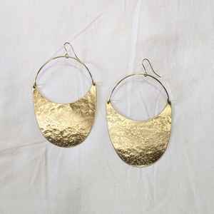 Pendientes Colgantes Clásicos de Latón Hechos a Mano en India, Joyería de Moda Unisex, Colección de Regalos Disponible para la Venta - Product Image 1