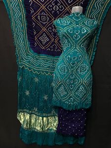 Ensemble de salwar kameez en soie Gajji du Rajasthan de qualité supérieure, avec motif Bandhani, teint à la main, style ethnique traditionnel, avec dupatta - Product Image 3