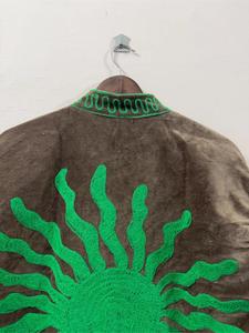 Veste artisanale en velours marron brodée Suzani avec motif soleil, manches longues, col montant, style bohème, manteau d'hiver pour femme - Product Image 3