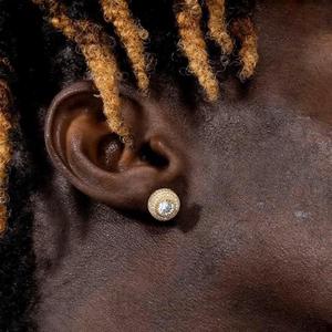 IKYRAA JEWELS Boucles d'oreilles clous de luxe en argent avec moissanite, taille brillante, sertissage halo triple bordure, argent 925, certifié GRA - Product Image 1