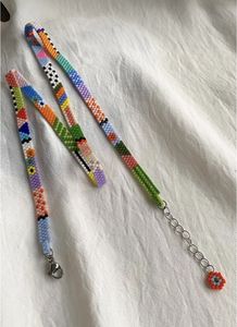 Correas Multicolor Hechas a Mano con Cuentas para Gafas y Bolsos - Product Image 3