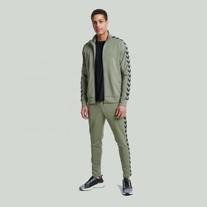 Chándal Deportivo Gris Otoñal Elegante para Hombre, Diseño OEM, Logotipo Personalizado, Diseño 2 en 1, Chándal Ecológico de Poliéster/Algodón - Product Image 2