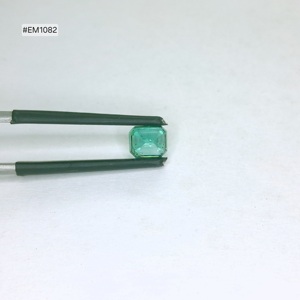 พลอยมรกตธรรมชาติแท้ ปี 2026 ทรงแปดเหลี่ยมจากแซมเบีย ขนาด 5.80x4.80x4.00 มม. สีเขียว น้ำหนัก 0.76 กะรัต สำหรับทำเครื่องประดับดีไซเนอร์ - Product Image 2