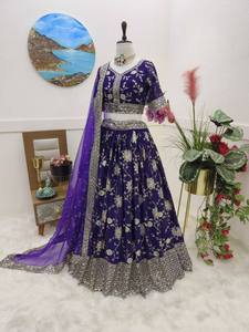 Traje Lehenga Choli de Lino Azul Oscuro Tradicional con Bordado Floral y Trabajo de Espejo, Sharara para Bodas y Fiestas (Walima) para Mujer - Product Image 2