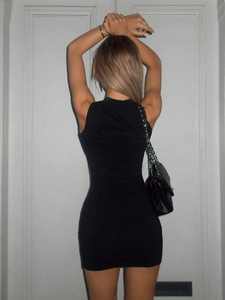 ชุดเดรสสองชิ้นสำหรับผู้หญิงสไตล์ยุโรปและอเมริกา สำหรับฤดูร้อน เซ็กซี่ ระบายอากาศได้ดี แบบเรียบสีพื้น ผ้าดิร์ล ทรงเวสต์รัดรูป กระโปรงสั้นทรงเข้ารูป - Product Image 4