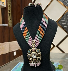 Conjunto de Collar y Aretes Kundan Mala Clásico Chapado en Oro de Primera Calidad, Multicapa, Colección para Fiestas y Bodas para Mujer - Product Image 2
