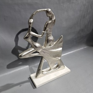 Escultura Moderna de Metal con Figura de Chica para Hogares de Diseño, Escultura Decorativa de Metal para Decoración de Patio y Terraza - Product Image 5