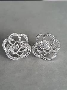 Pendientes de Diamantes Naturales Elegantes de Calidad de Exportación, Oro Sólido, Joyería Fina para Uso Diario y Ocasiones Especiales, Disponibles para la Venta - Product Image 2