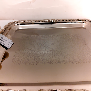 Plateau de service carré en acier inoxydable de style vintage, motif floral en relief, bords sculptés ornés, poignées en marbre blanc - Product Image 6