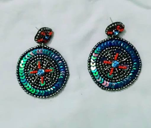 Pendientes de Cuentas de Vidrio Bordadas, Chapados en Oro, para Bodas, Fiestas, Compromisos o Regalos, por MD HANDICRAFTS - Product Image 4